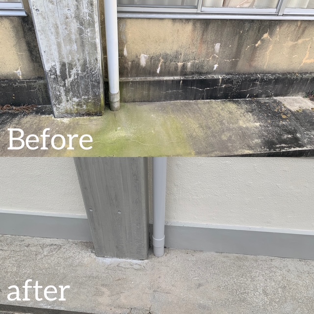 使用感のあるアルミ製の脚立やはしごが、室内で立てかけられて保管されている